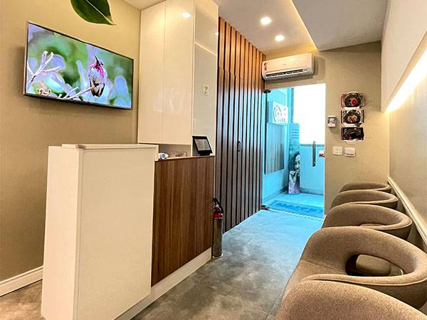 Recepção moderna da Studio Sorrir em Recife