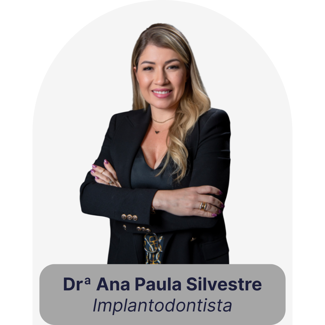 Dra. Ana Paula Silvestre, implantodontista e reabilitadora oral da Studio Sorrir Recife
